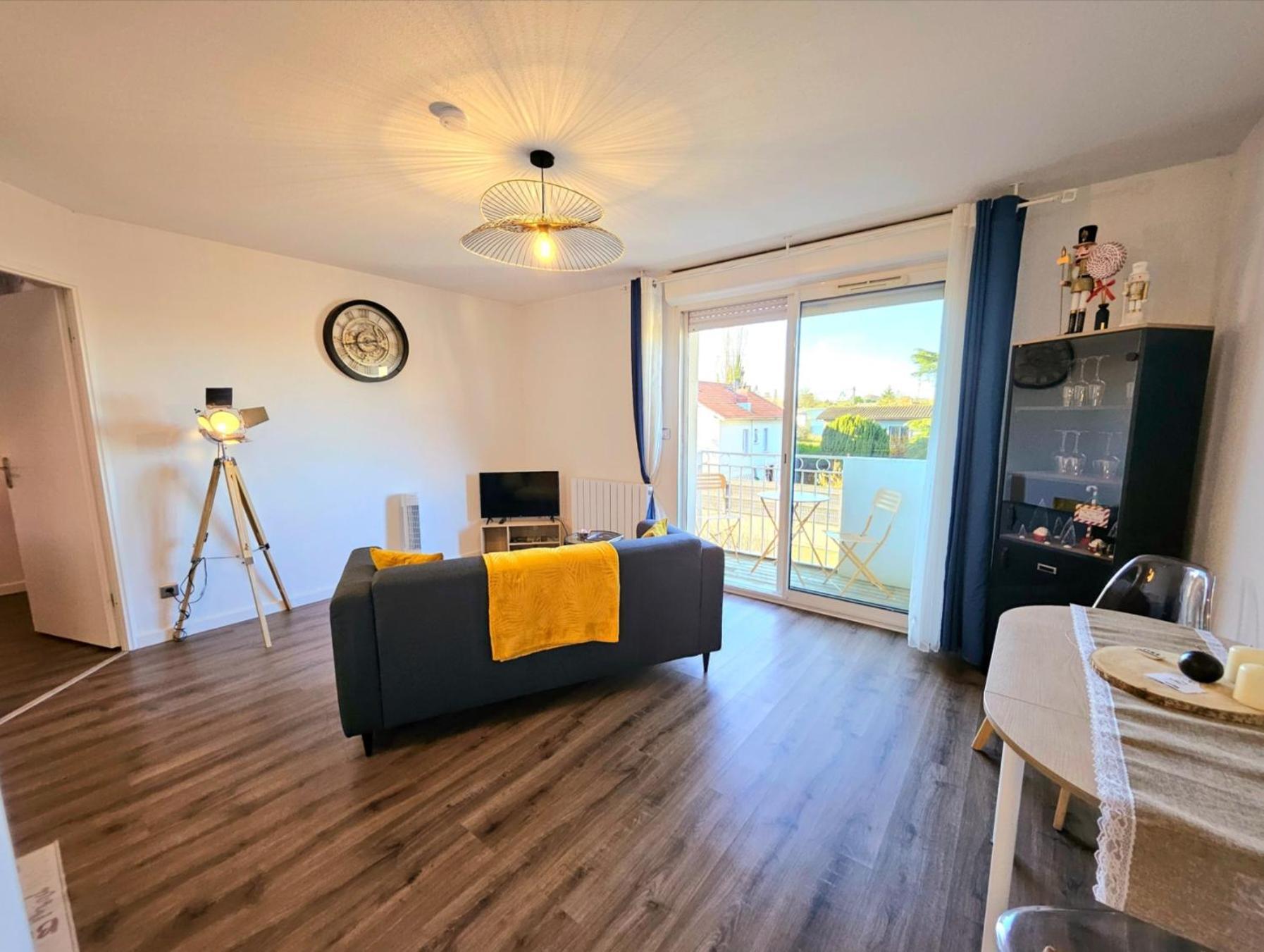 Appartement Residentiel Avec Parking/Proche Centre アングレーム エクステリア 写真