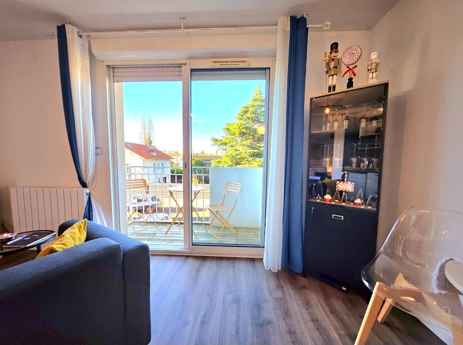 Appartement Residentiel Avec Parking/Proche Centre アングレーム エクステリア 写真