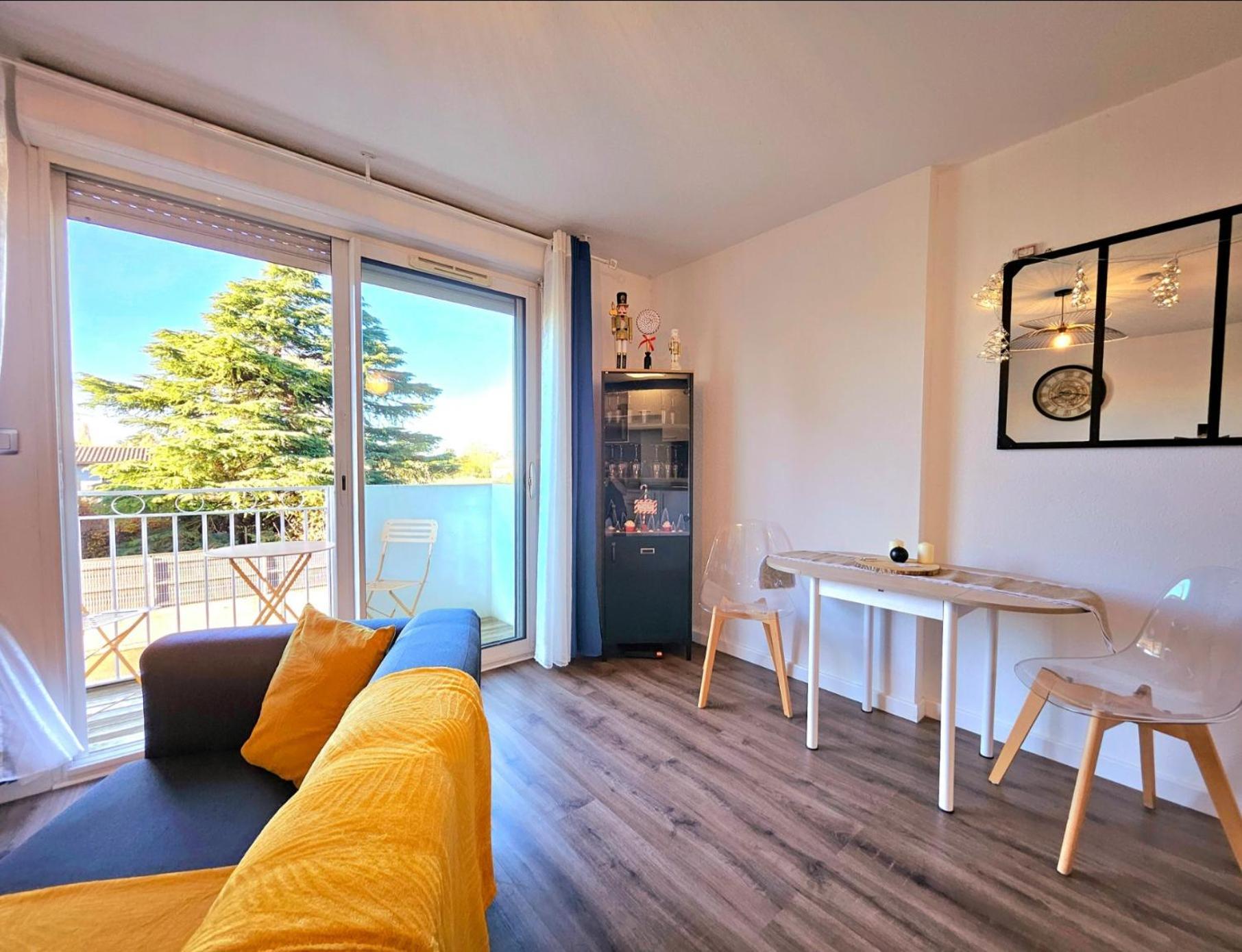 Appartement Residentiel Avec Parking/Proche Centre アングレーム エクステリア 写真