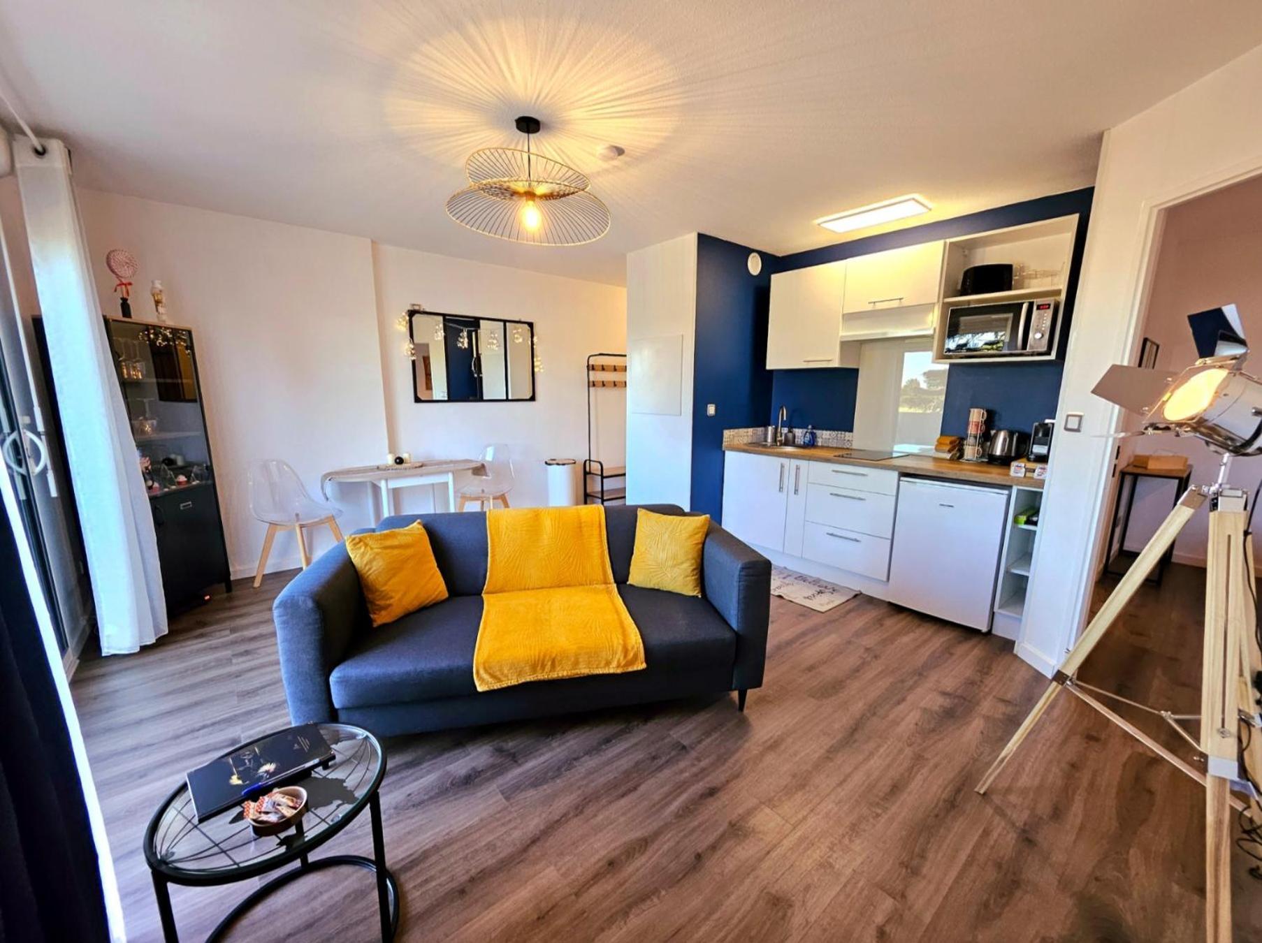Appartement Residentiel Avec Parking/Proche Centre アングレーム エクステリア 写真