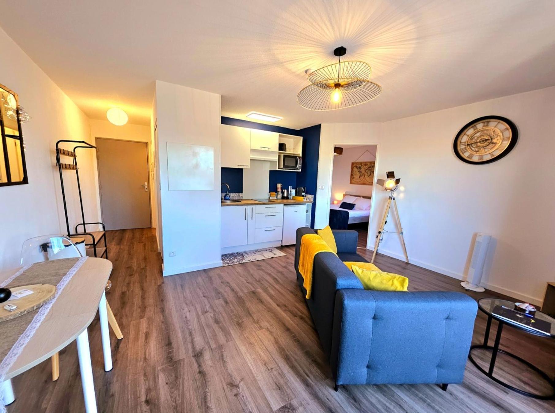 Appartement Residentiel Avec Parking/Proche Centre アングレーム エクステリア 写真