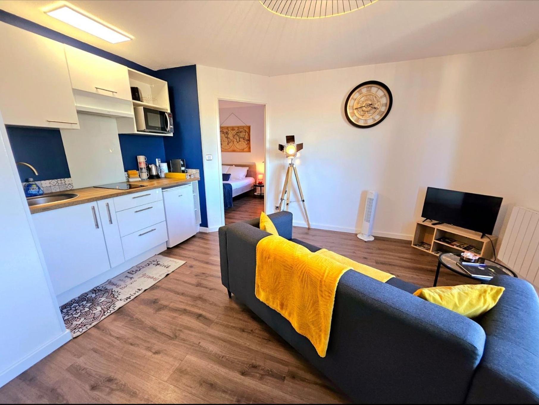 Appartement Residentiel Avec Parking/Proche Centre アングレーム エクステリア 写真